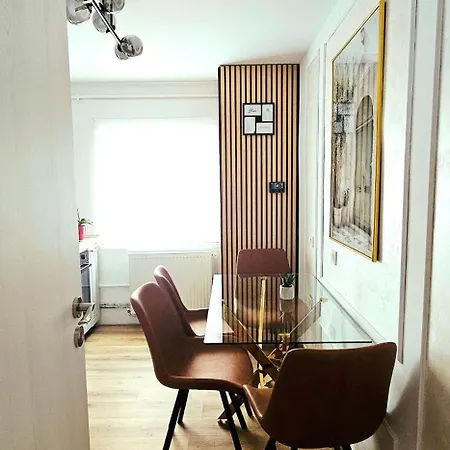 Kult By Ambassador Apartman