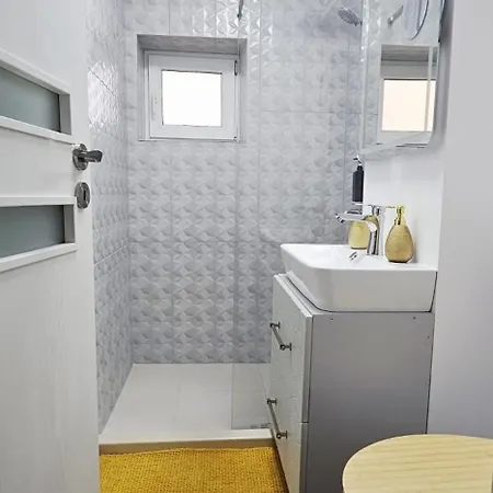 Kult By Ambassador Apartman *