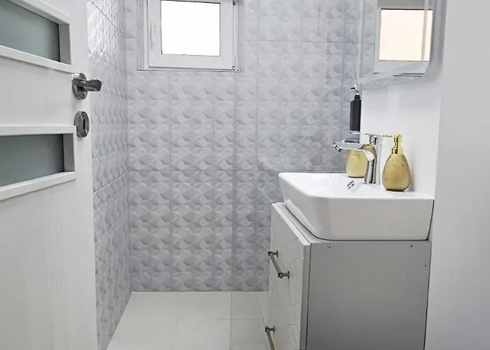 Kult By Ambassador Apartman *